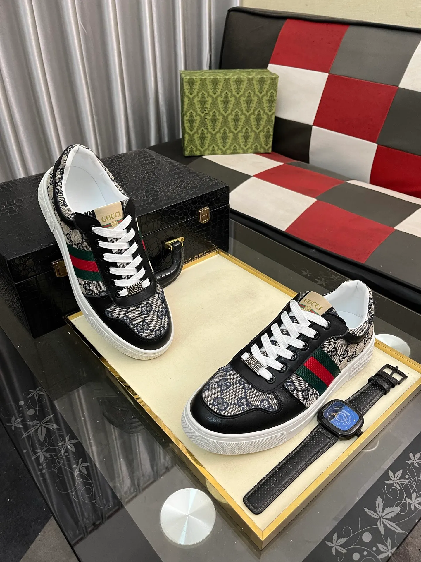 Men's Men's Shoes💰440⌚️⌚️【GUCCI】Gucci men's latest white shoe series casual shoes! The official website is built 1:1. Upper: Made of imported cowhide, with electric embroidery ➕Inner lining: Made of high-quality first-layer pigskin, soft and comfortable. Picky material selection and exquisite workmanship give you the best enjoyment. Size: 38-44 yards, 3️⃣ colors available.